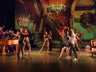 "Soy de Cuba" - "Ich komme aus Kuba" - karibisches Flair mit Show im Admiralspalast. ©Frank Wiesen