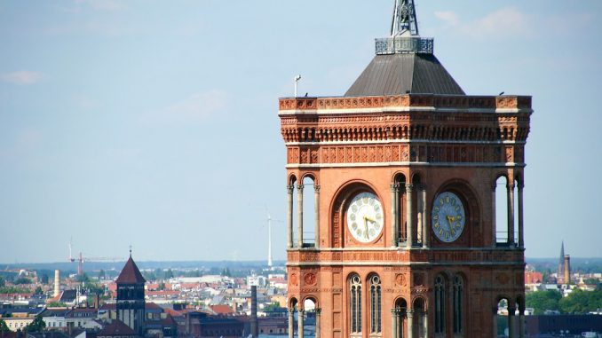 Turm des Roten Rathaus in Berlin / CC0 via pixabay.com