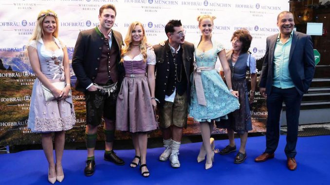 Atmosphäre aufgenommen am 21.09.2019 bei der Eröffnung vom Oktoberfest im Wirtshaus Hofbräu am Alexanderplatz in Berlin Mitte. © BY XAMAX