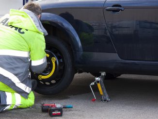 Der ADAC hilft auch bei einer Reifenpanne. / Bildnachweis: CC0 via pixabay.com