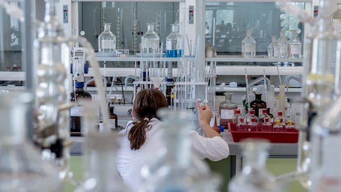 laboratory-2815640_1280