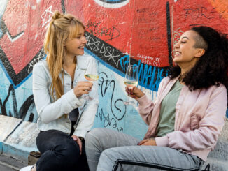 Urbane Szenen/ Berlin, East Side Gallery, Mühlenstr., 10243 Berlin-Friedrichshain