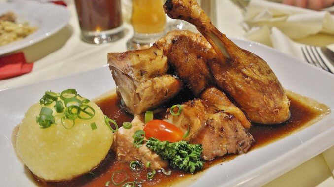 Beliebtes Weihnachtsessen bei vielen Deutschen: Der Gänsebraten.