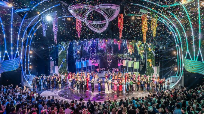 Bildunterschrift: Langanhaltender Jubel und Standing Ovations für Cast und Ensemble des Friedrichstadt-Palast Berlin | Foto: Markus Nass