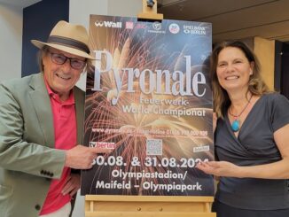 Claus Theo Gärtner ("Ein Fall für Zwei") und Köchin Sarah Wiener bei der Vorstellung der Pyronale 2024 in Berlin. Bild: ©pegü