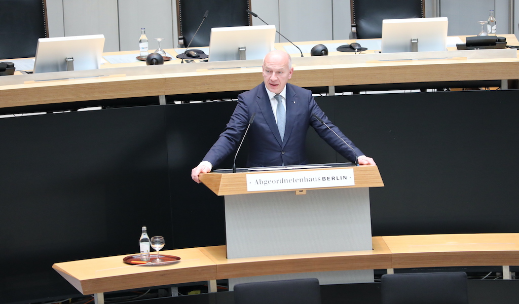 Bürgermeister Wegner spricht auf der Feierstunde zur Eröffnung der Ausstellung im Berliner Abgeordnetenhaus. 