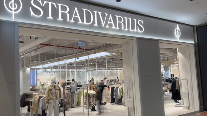 DAs spanische Modelabel "Stradivarius" hat sein erstes Berliner Geschäft im ALEXA am Alexanderplatz eröffnet. Bild: Sonae Sierra