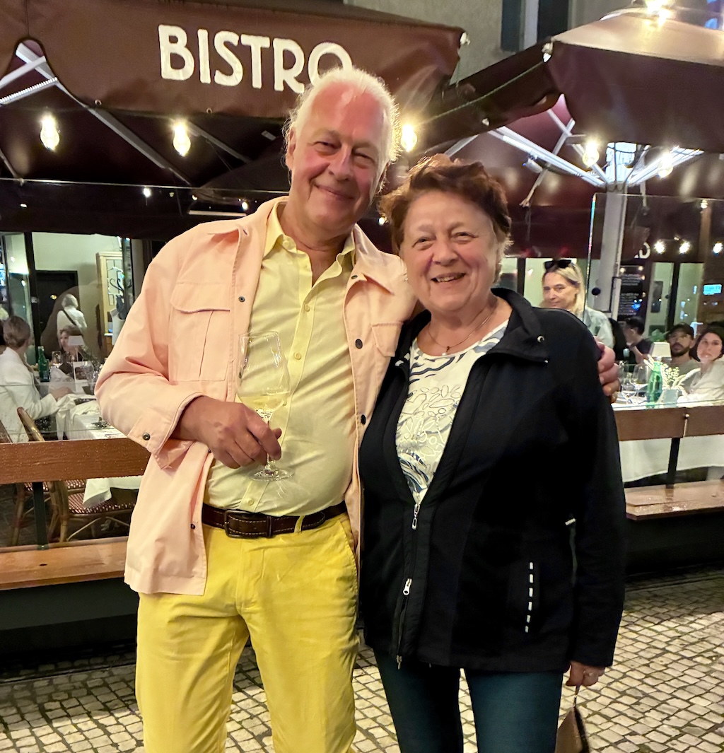 Gastronom Michael Pankow mit Lokalnachrichten Chefredakteurin Petra Gütte