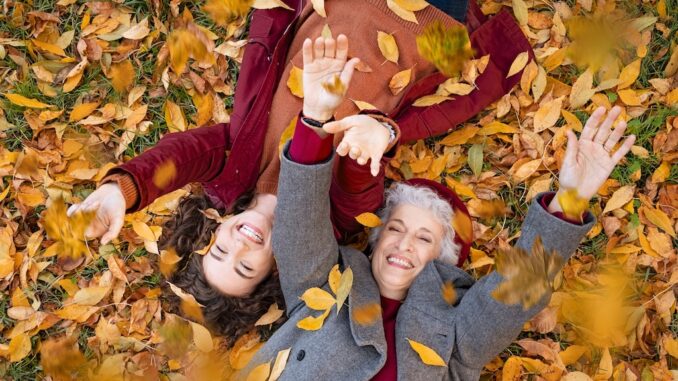 Immunstark unterwegs: Gerade in den Herbst- und Wintermonaten haben Infekte oftmals leichtes Spiel. Die beste Vorkehrung: Frische Luft, die richtige Kleidung und ein abwehrbereites Immunsystem. / Bild: stock.adobe.com / Rido