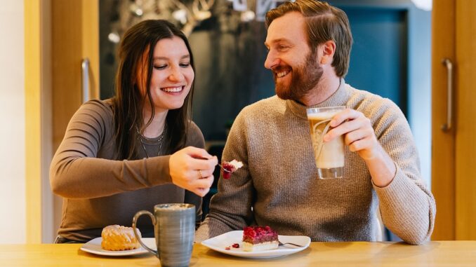 Kleine Auszeiten zu zweit: Junge sorgt dabei für den „Echten Genuss“. / Foto: Junge Die Bäckerei.