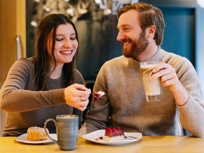 Kleine Auszeiten zu zweit: Junge sorgt dabei für den „Echten Genuss“. / Foto: Junge Die Bäckerei.