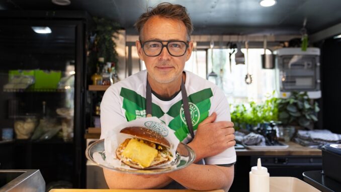 Holger Stromberg präsentiert das deutsche Nationalgericht.