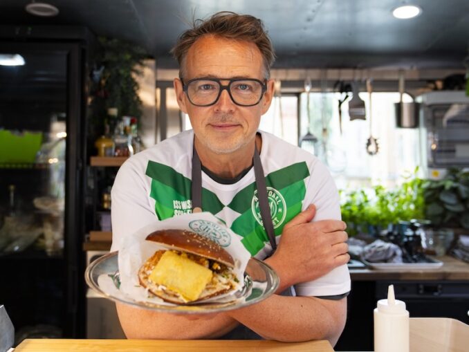 Holger Stromberg präsentiert das deutsche Nationalgericht.