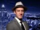 Johannes Hallervorden in Frank Sinatra-Pose für "My Way"